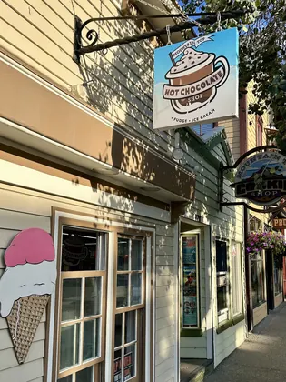Mountain top Hot Chocolate shop, business photo 3